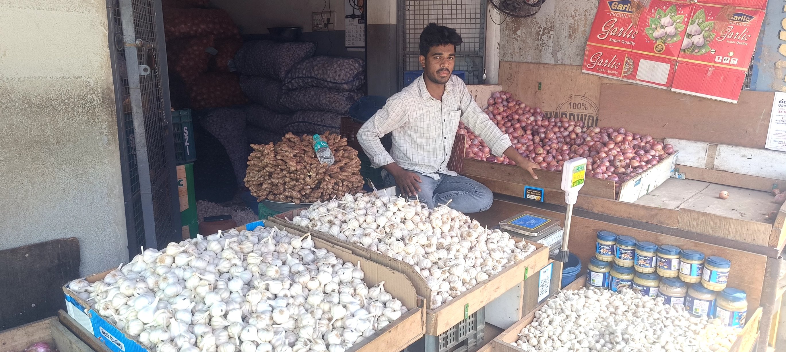 HS Vegetables shop interior